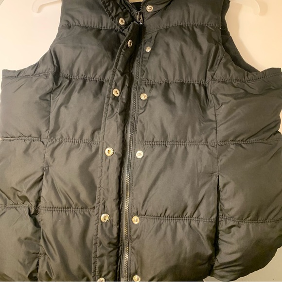 Old Navy Black Puffer Vest with Pockets Size Medium - Picture 13 of 16